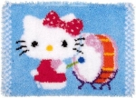 Hello Kitty speelt op trom