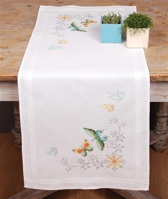 loper grijze bloemen met kleurige vlinders
