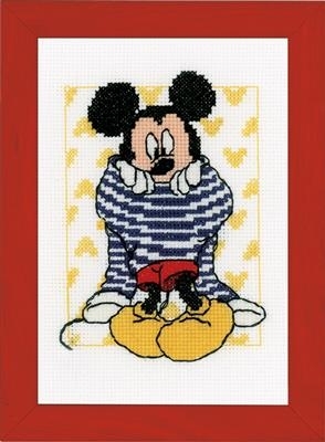 Mickey kleedt zich aan